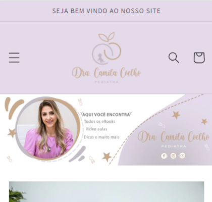 um buldogue deitado em um tapete